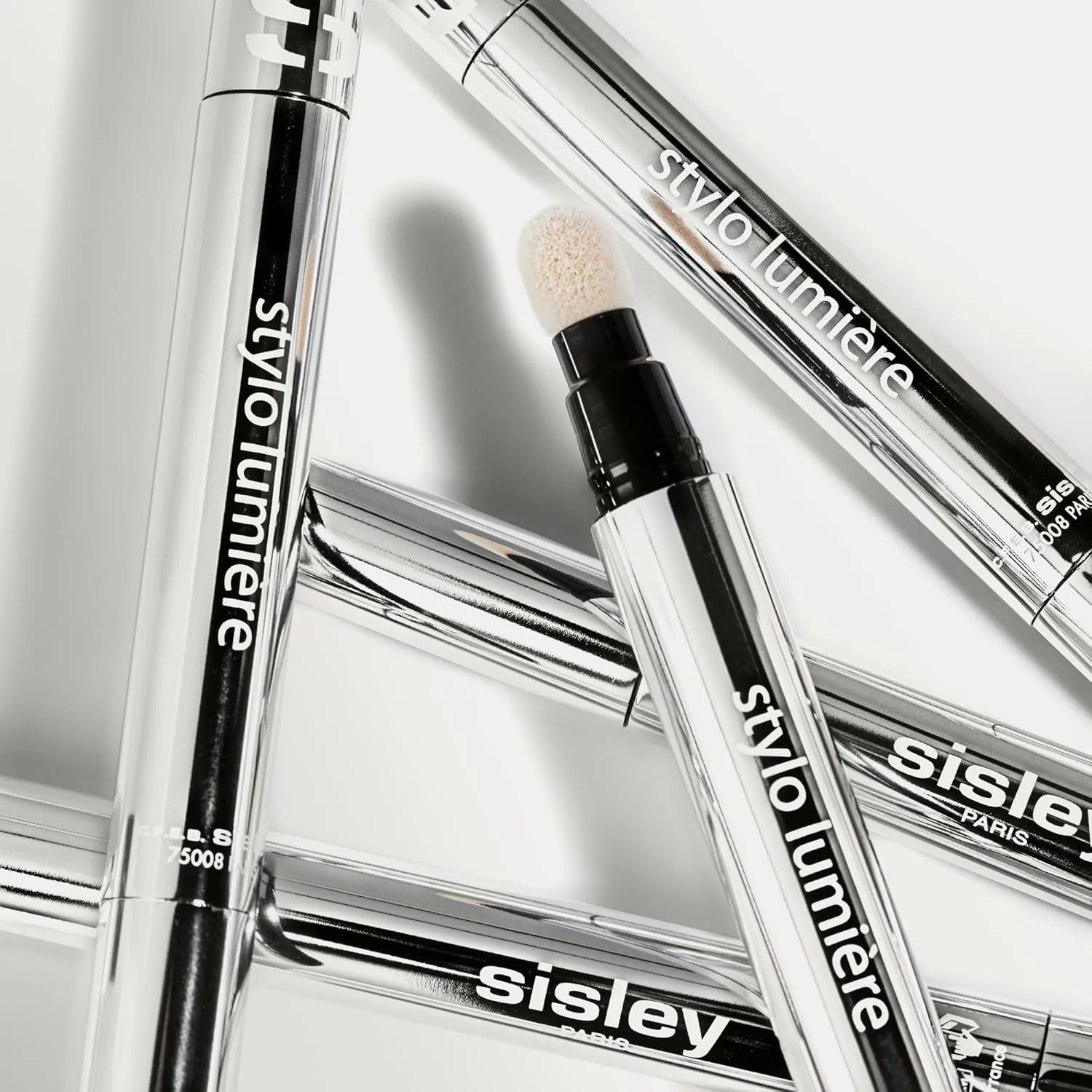 Sisley Paris Stylo Lumiere, 3 Soft Beige - Radiance-Booster Highlighter Pen - Fine, Fresh, Light Texture - Visibly Smoothes Fine Lines for “No Makeup” Makeup Finish
